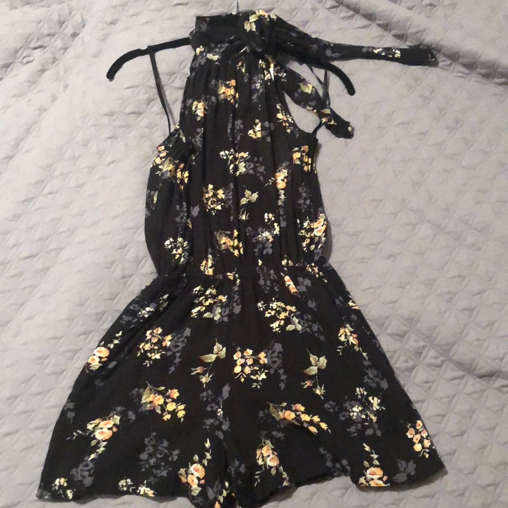 🆕 Mimi Chica Tie neck romper/jumper